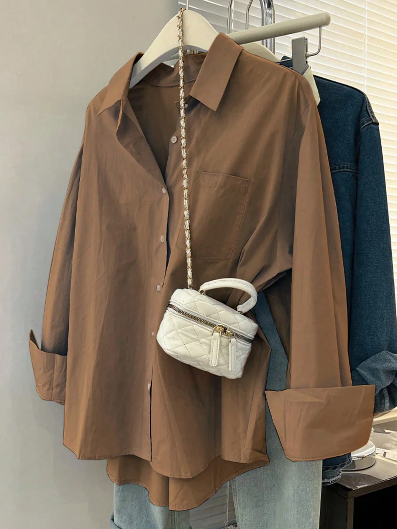 1741856592ea72a476b1df8cd90ec39538f8d4d8bf.webp Bluză lejeră cu umăr căzut SHEIN