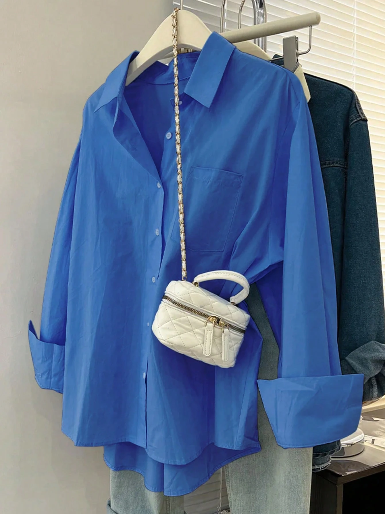 17418566379121b984b6caab2ae8dfa6417f1593c5.webp Bluză lejeră cu umăr căzut SHEIN