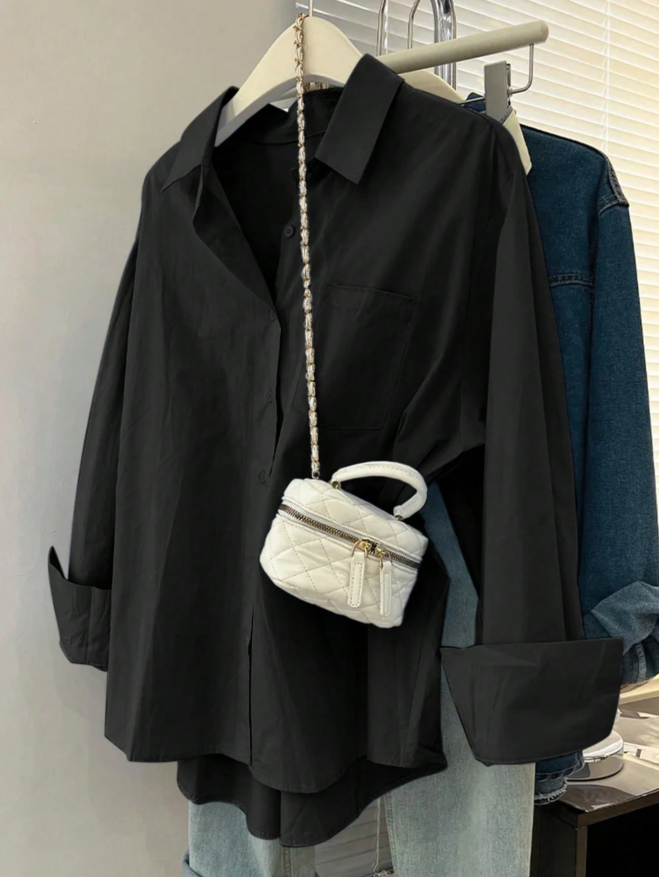 1741856981922ee46c9267fbc1abeb5fcf2cbb6c2b.webp Bluză lejeră cu umăr căzut SHEIN